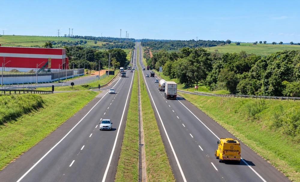 Feriado deve levar 980 mil veículos às rodovias da Eixo SP