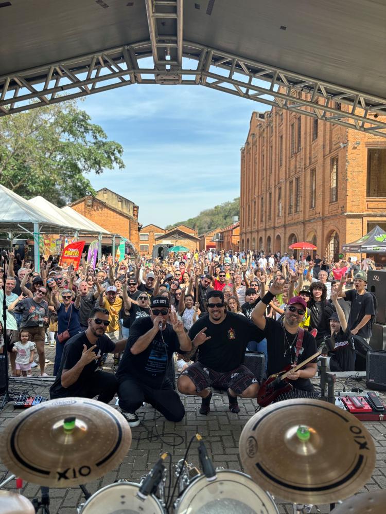 A banda Garage Bomb está entre os 396 artistas e produtores culturais credenciados e tocou neste ano no Bem-vindo ao Engenho e Oktoberfest - Foto: Garage Bomb